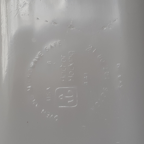 Anchor Hocking 1 quart dish - Picture 2 of 2